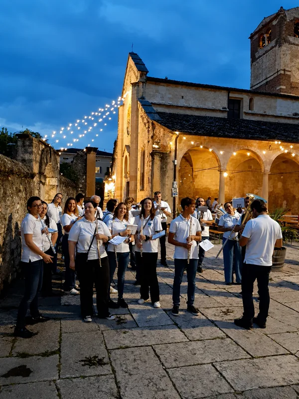 La BANDAdiSANPIETRO davanti alla Pieve